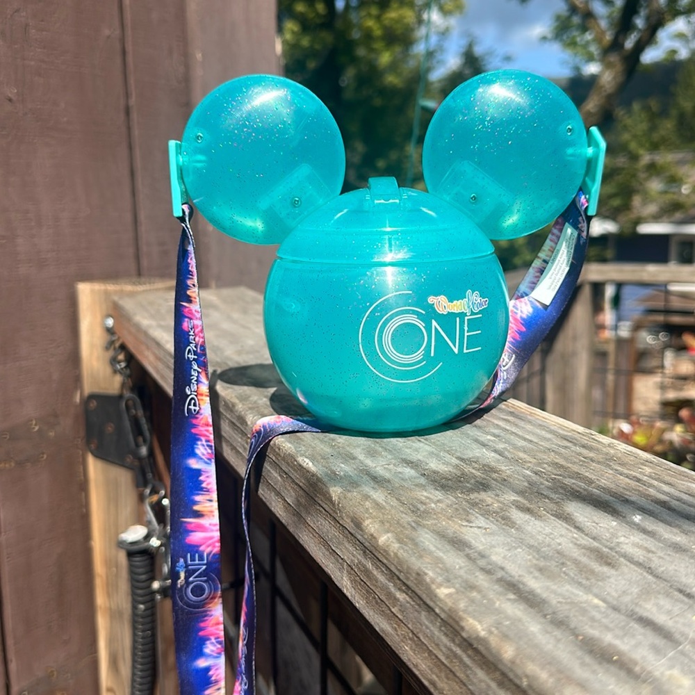 Disney Parks 100 World Of Color One Light Up Sipper Mickey Souvenir Tumbler Cup